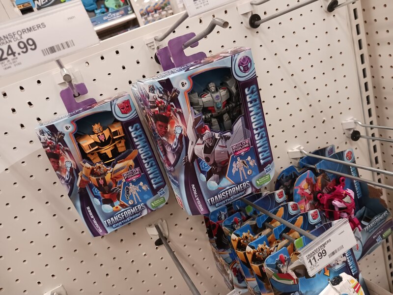 Image Of Transformers Earthspark And Buzzworthy Studio Series Found At Target USA  (1 of 4)